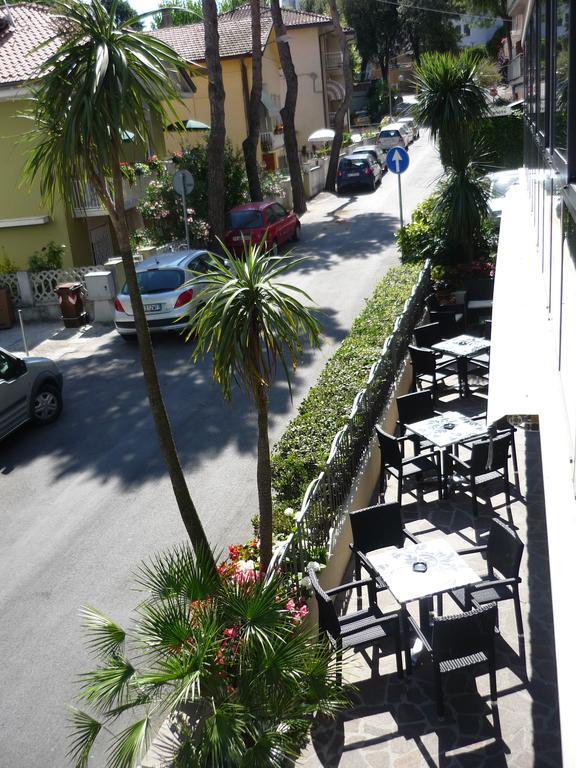 Blu Star Hotel Gabicce Mare Buitenkant foto