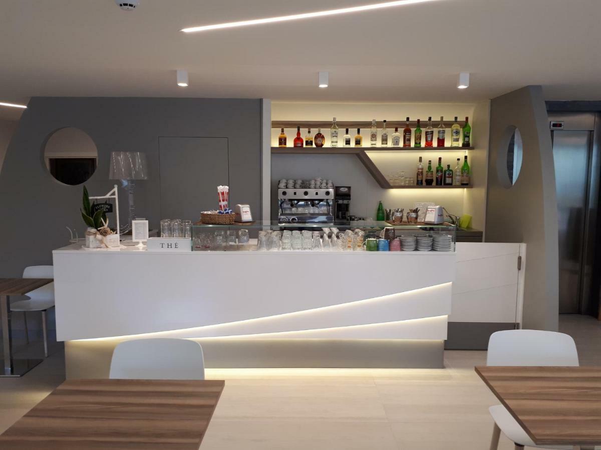 Blu Star Hotel Gabicce Mare Buitenkant foto